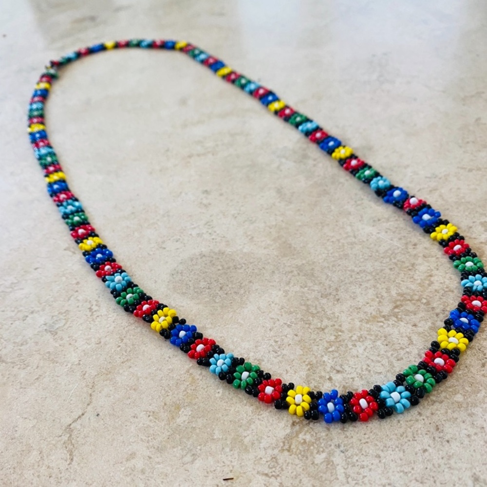 Flower bead necklace - Picture 3 of 4